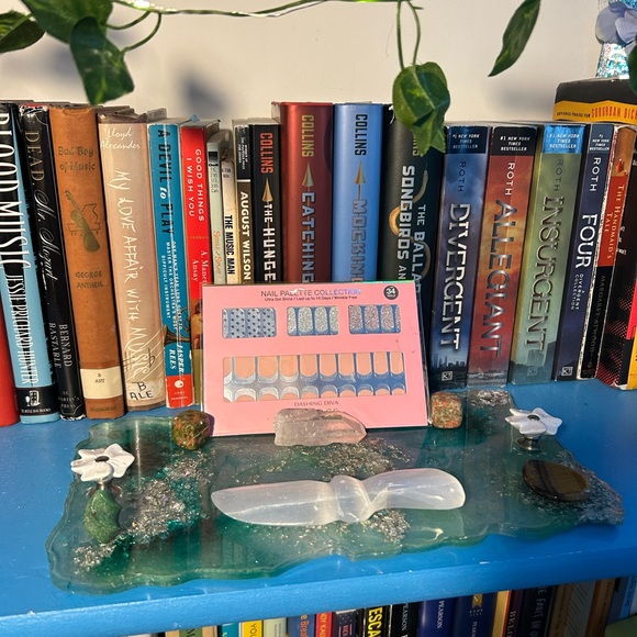 Stick on Nails - Picture 3 of 5